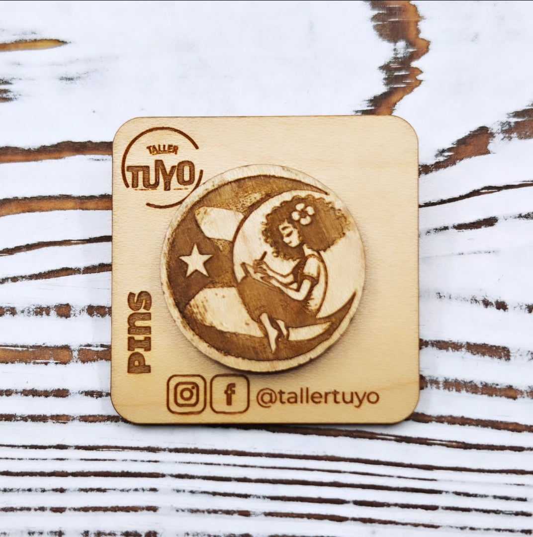 Pin Boricua en la luna mujer