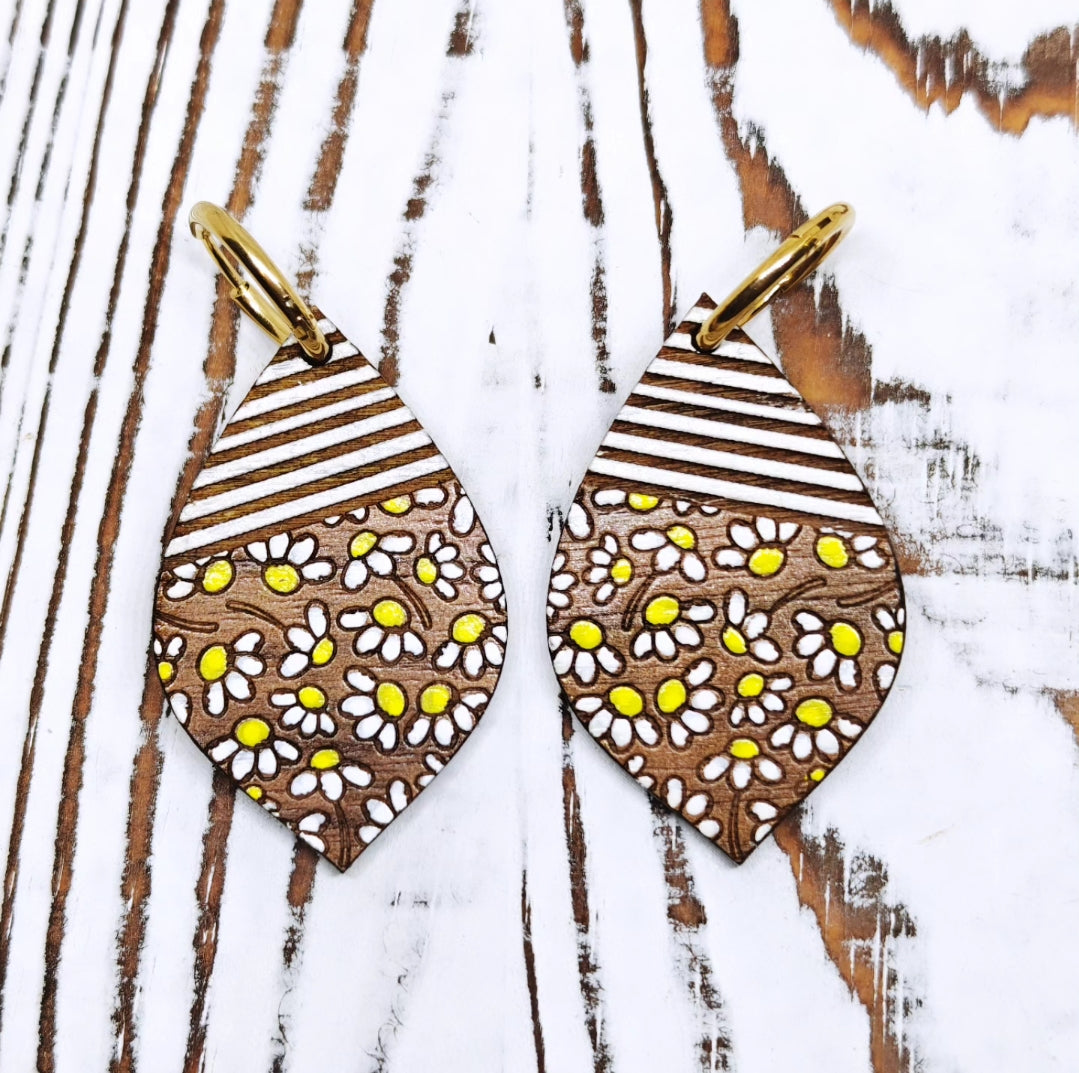 Pantallas de florales en forma de gota en madera