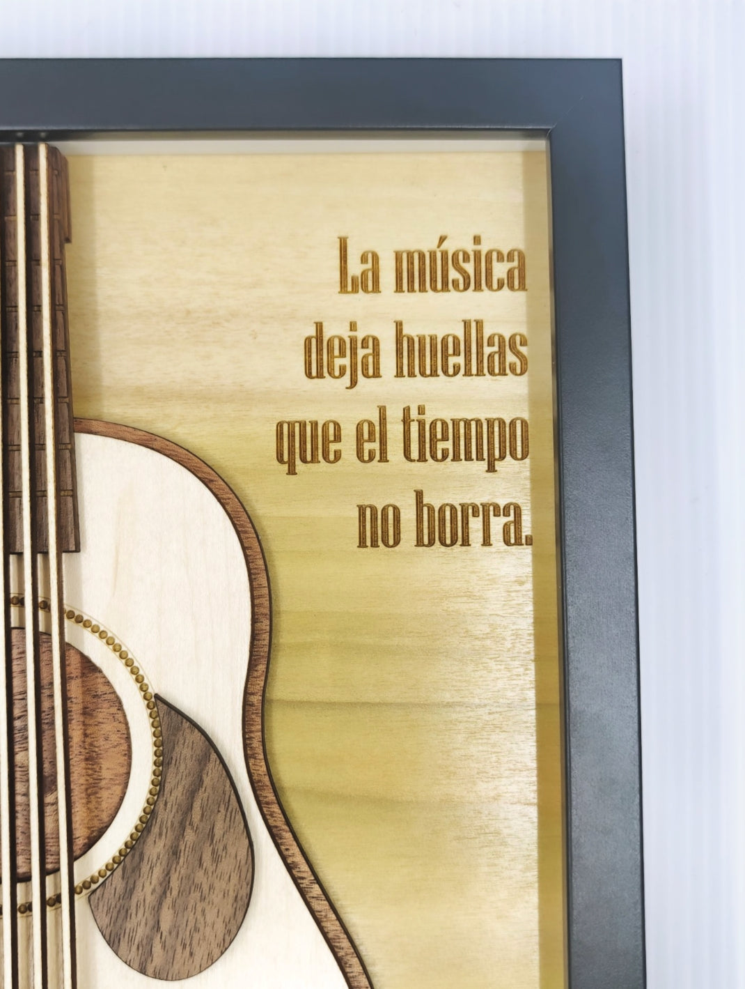 Cuadro Decorativo de Guitarra – 8" x 10"
