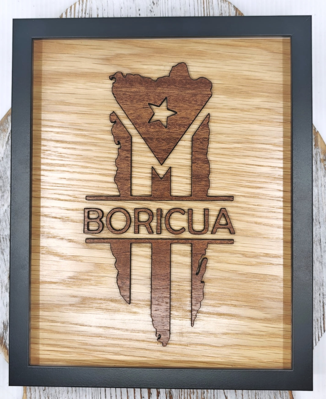 Decoración de pared con bandera de Puerto Rico hecha en madera.