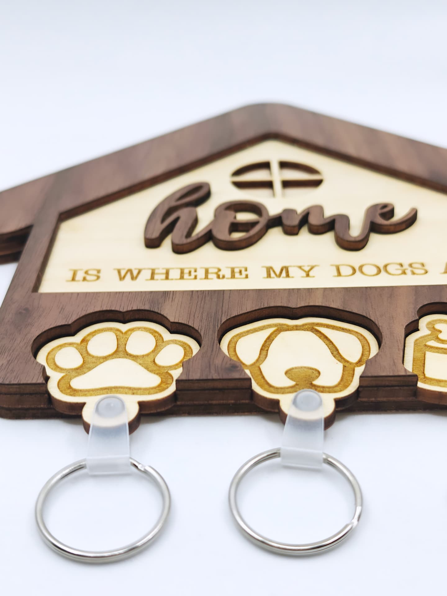 Porta llaveros " Home is where my dogs are"