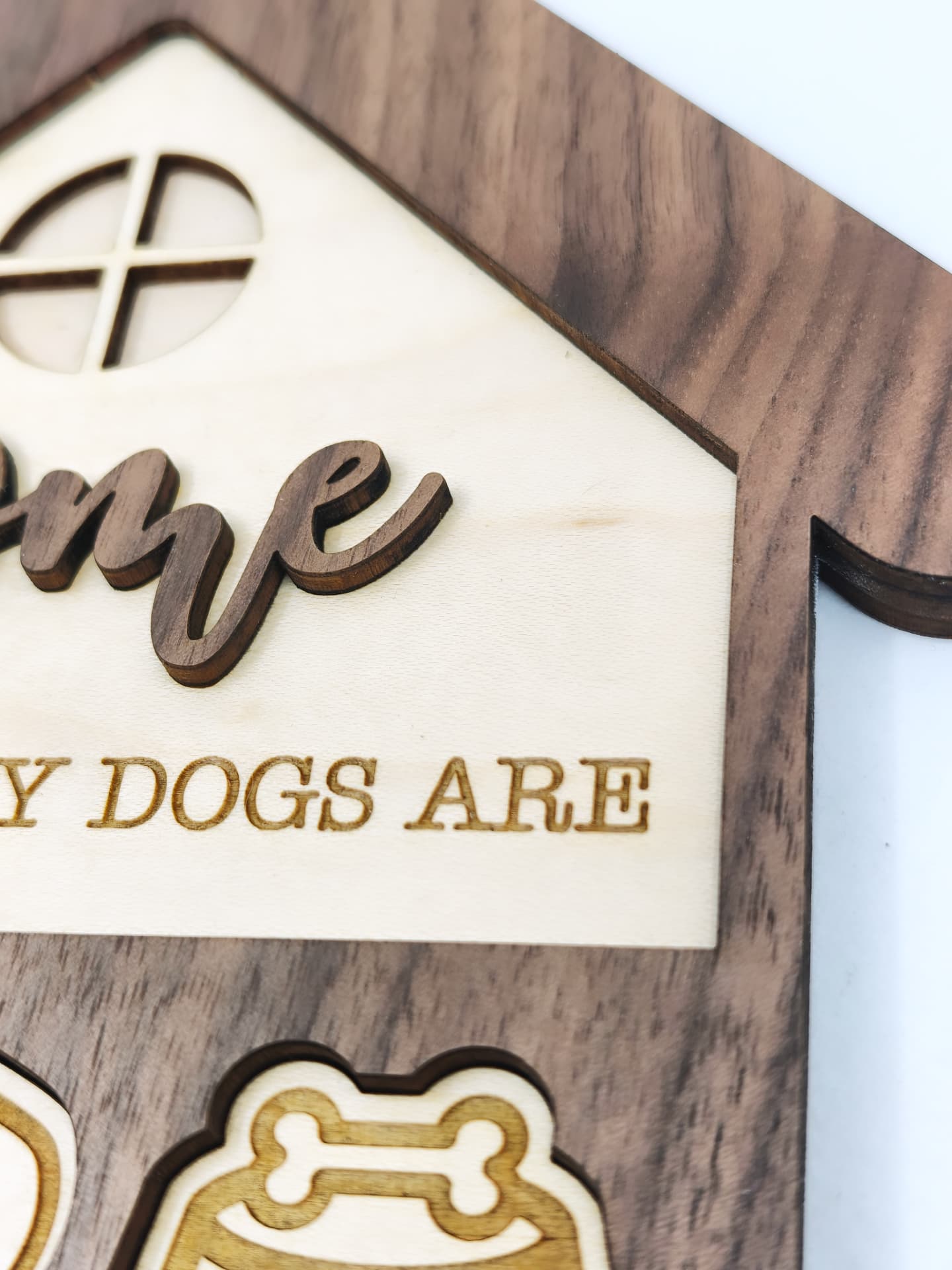 Porta llaveros " Home is where my dogs are"