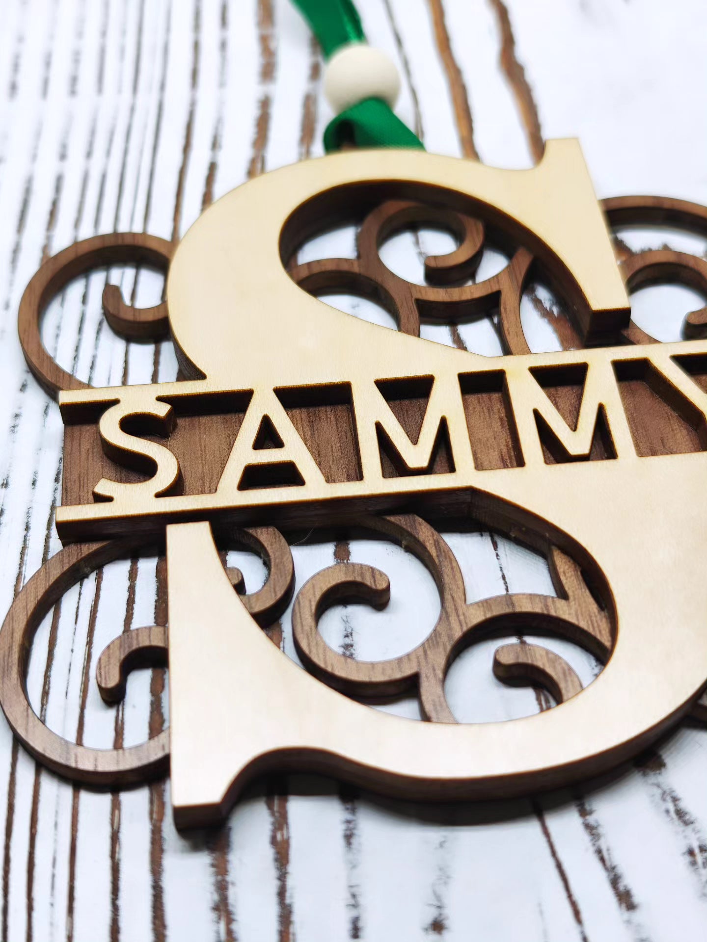 Adorno personalizado con inicial y nombre