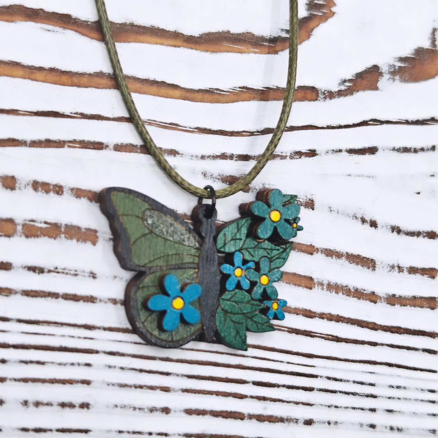 Collar Mariposa Floral