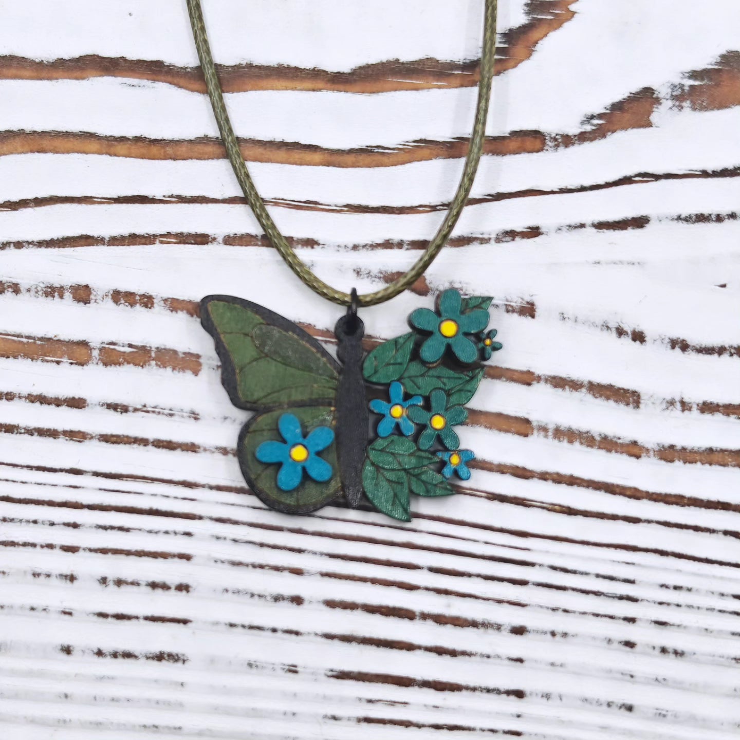 Collar Mariposa Floral