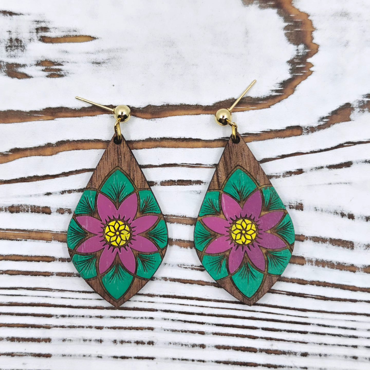 Pantallas Florales en Madera