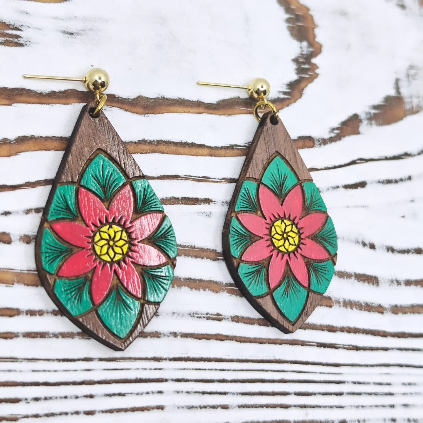 Pantallas Florales en Madera