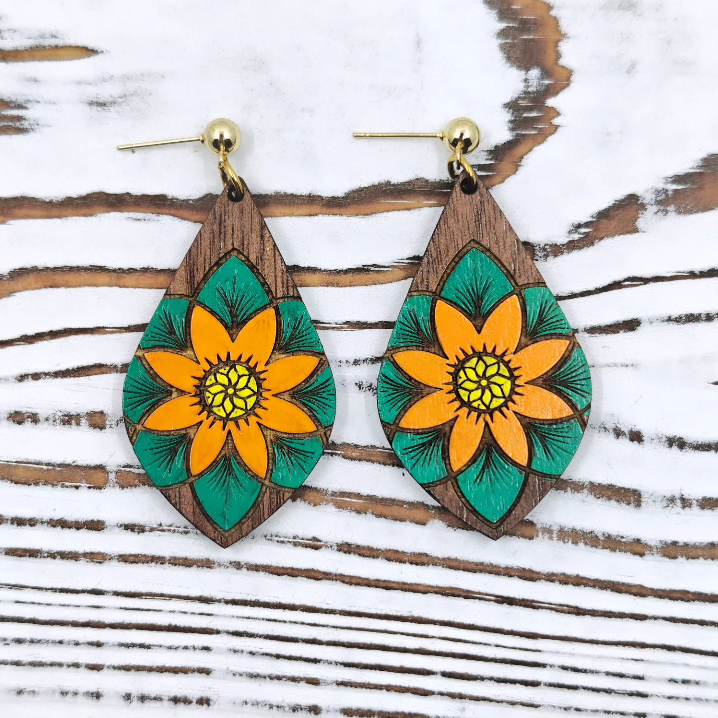 Pantallas Florales en Madera