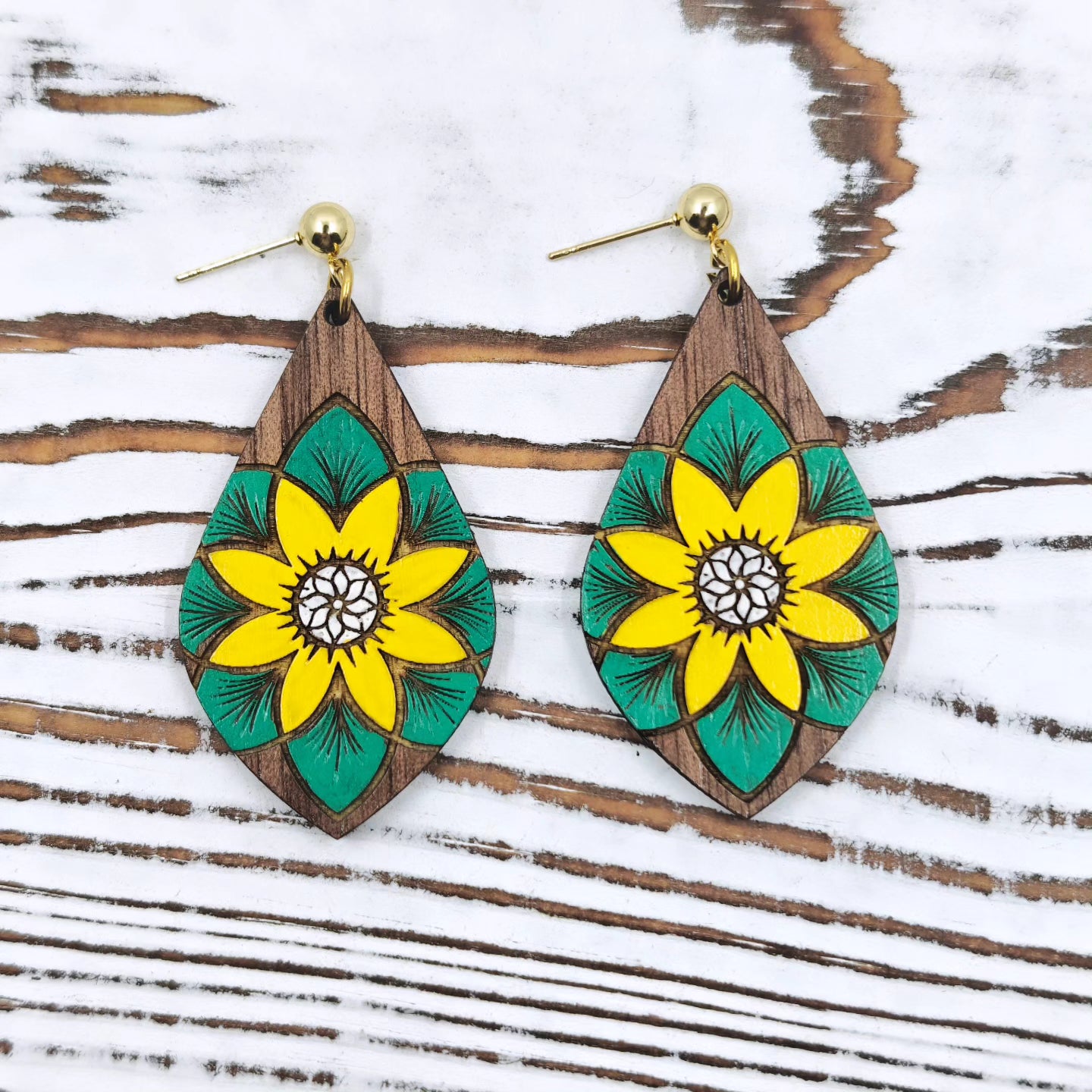 Pantallas Florales en Madera