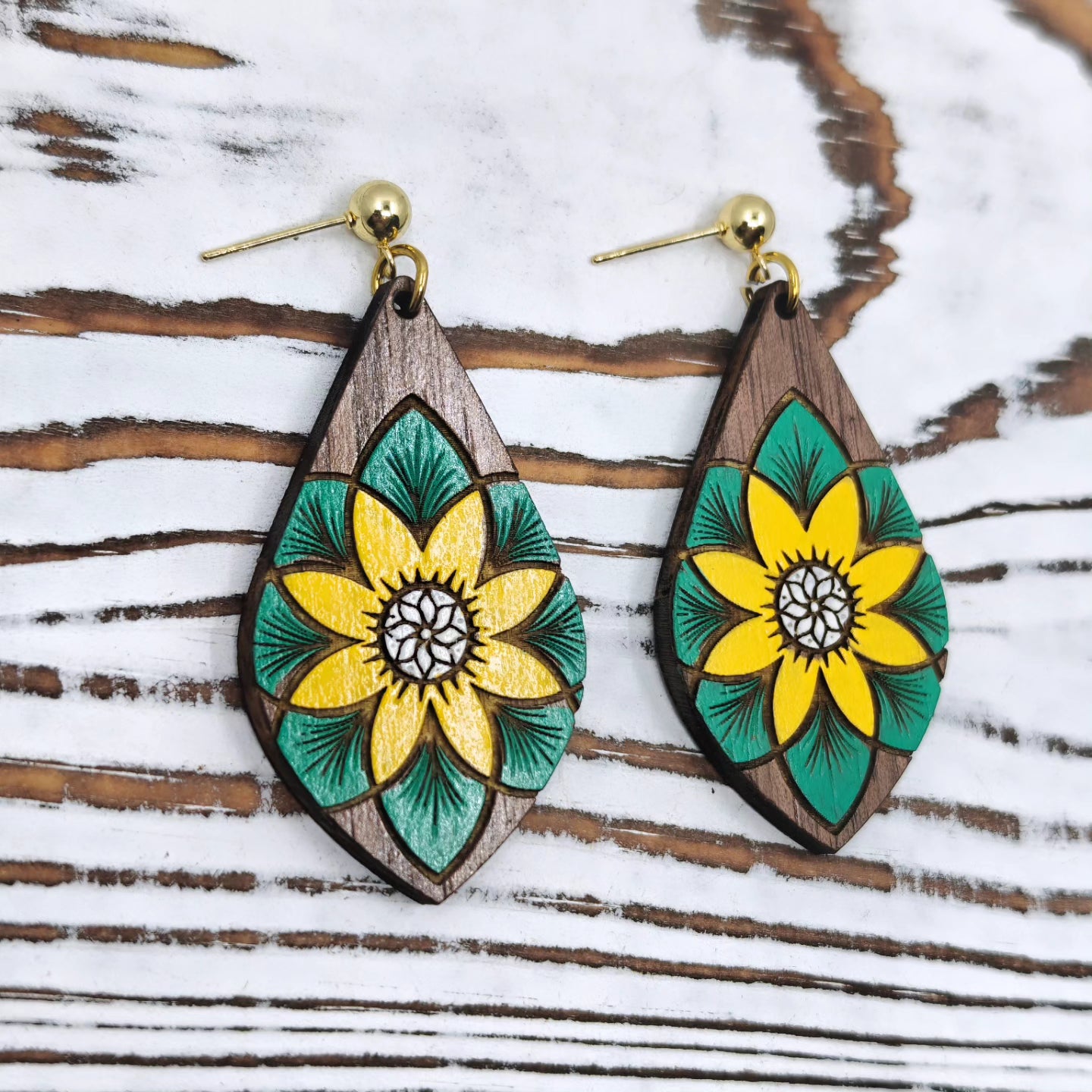 Pantallas Florales en Madera