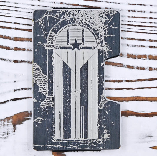 Wallet de metal negra con grabado de la Puerta de San Juan y la Bandera de Puerto Rico
