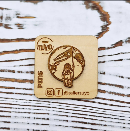 Pin Boricua en la luna