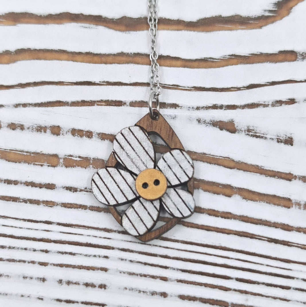 Collar Flor con Botón