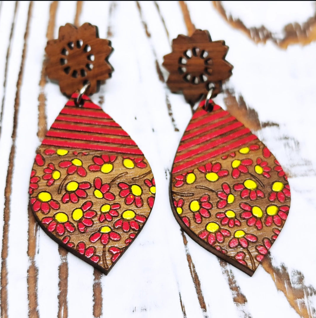 Pantallas de florales en forma de gota en madera