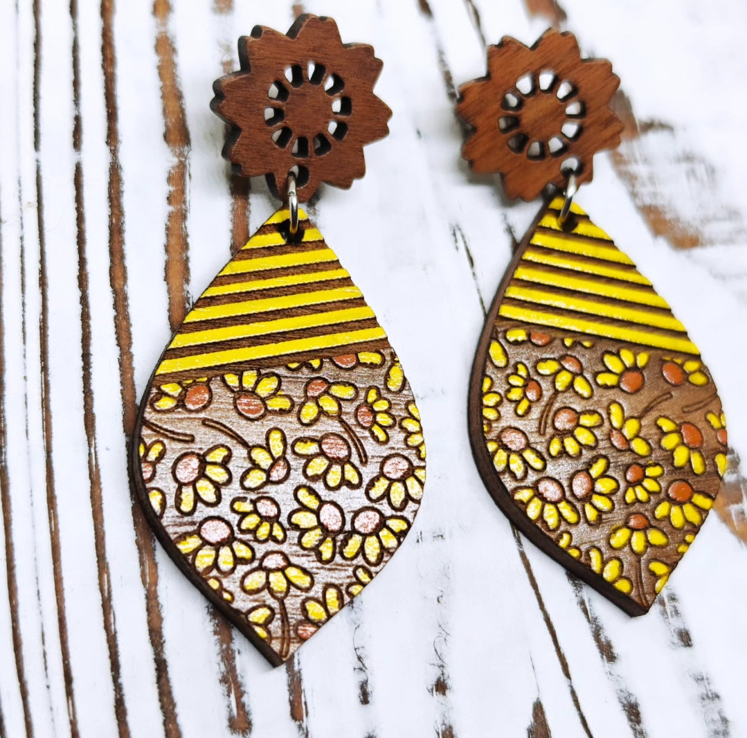 Pantallas de florales en forma de gota en madera