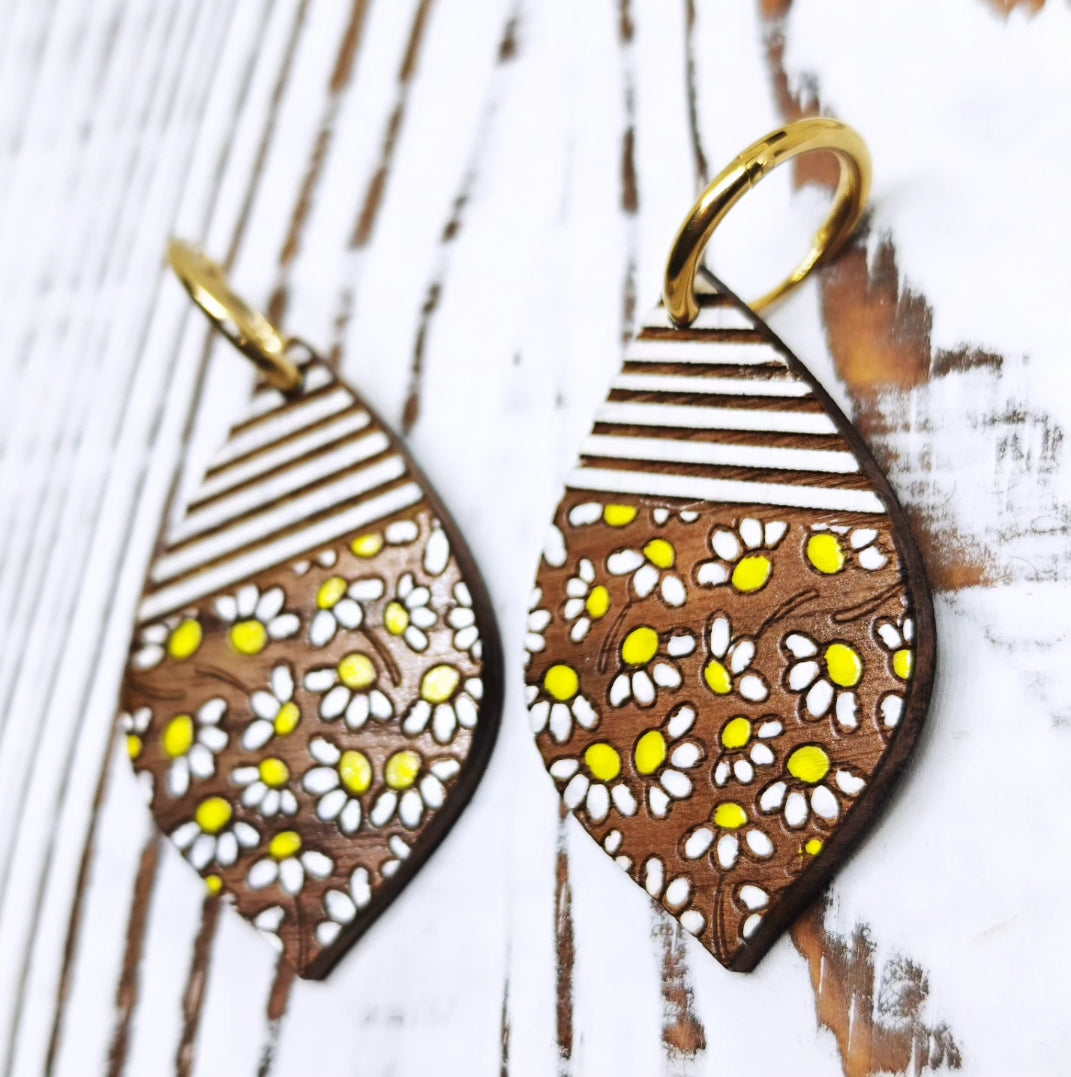 Pantallas de florales en forma de gota en madera