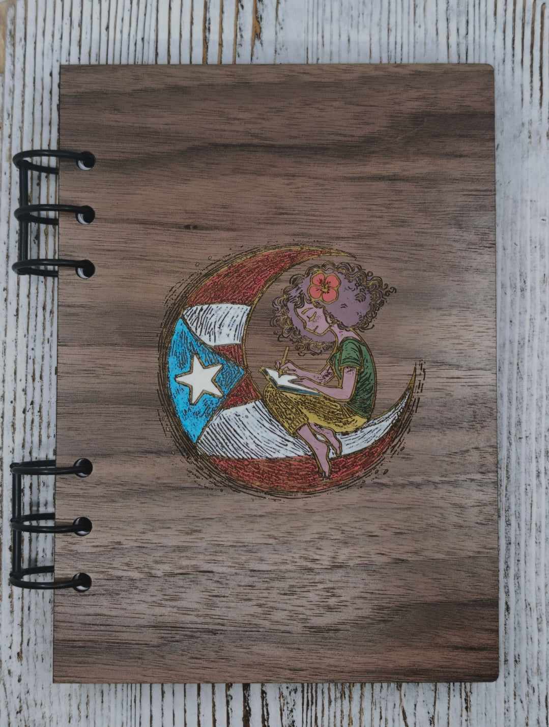 Libreta en Madera A5 | Rellenable | Boricua en la luna, mujer