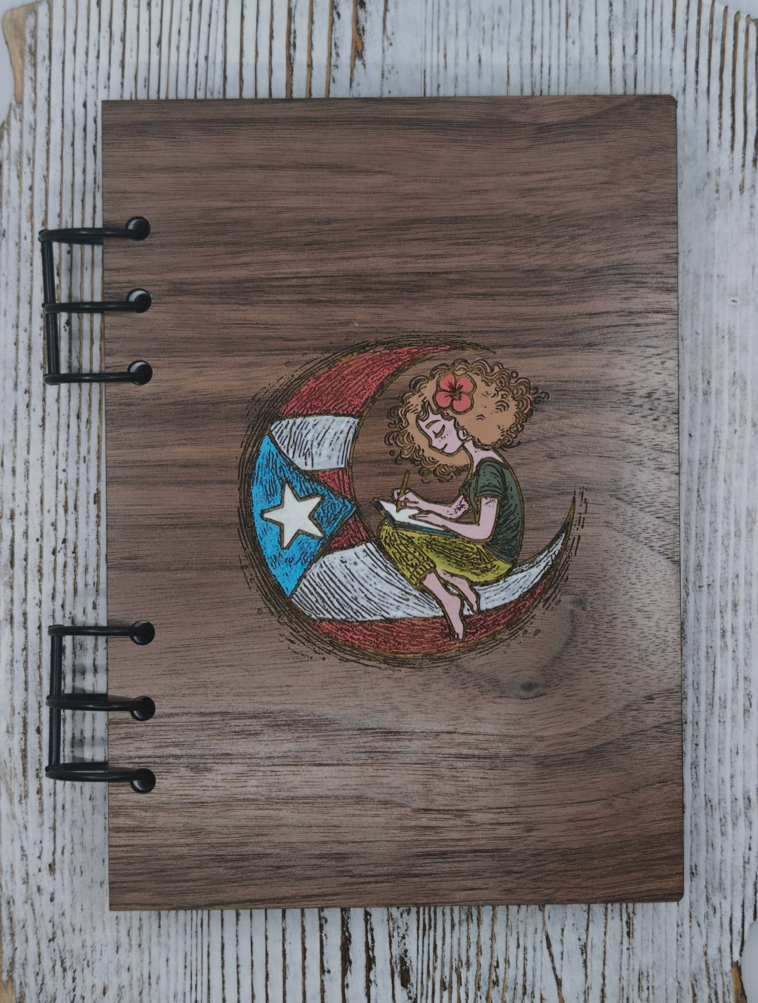 Libreta en Madera A5 | Rellenable | Boricua en la luna, mujer