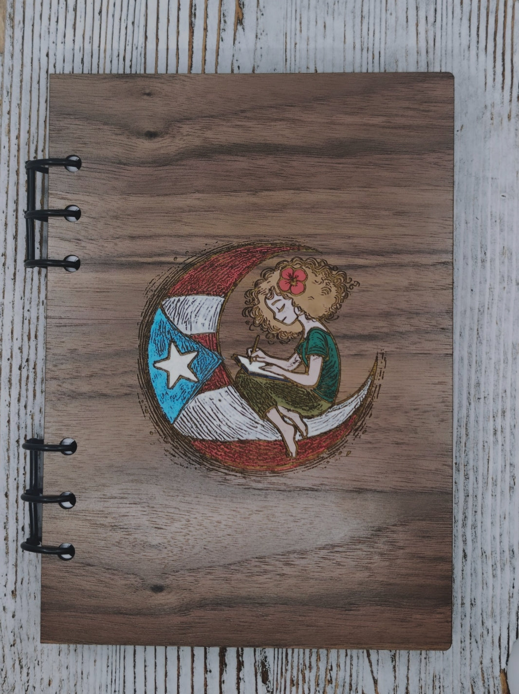 Libreta en Madera A5 | Rellenable | Boricua en la luna, mujer