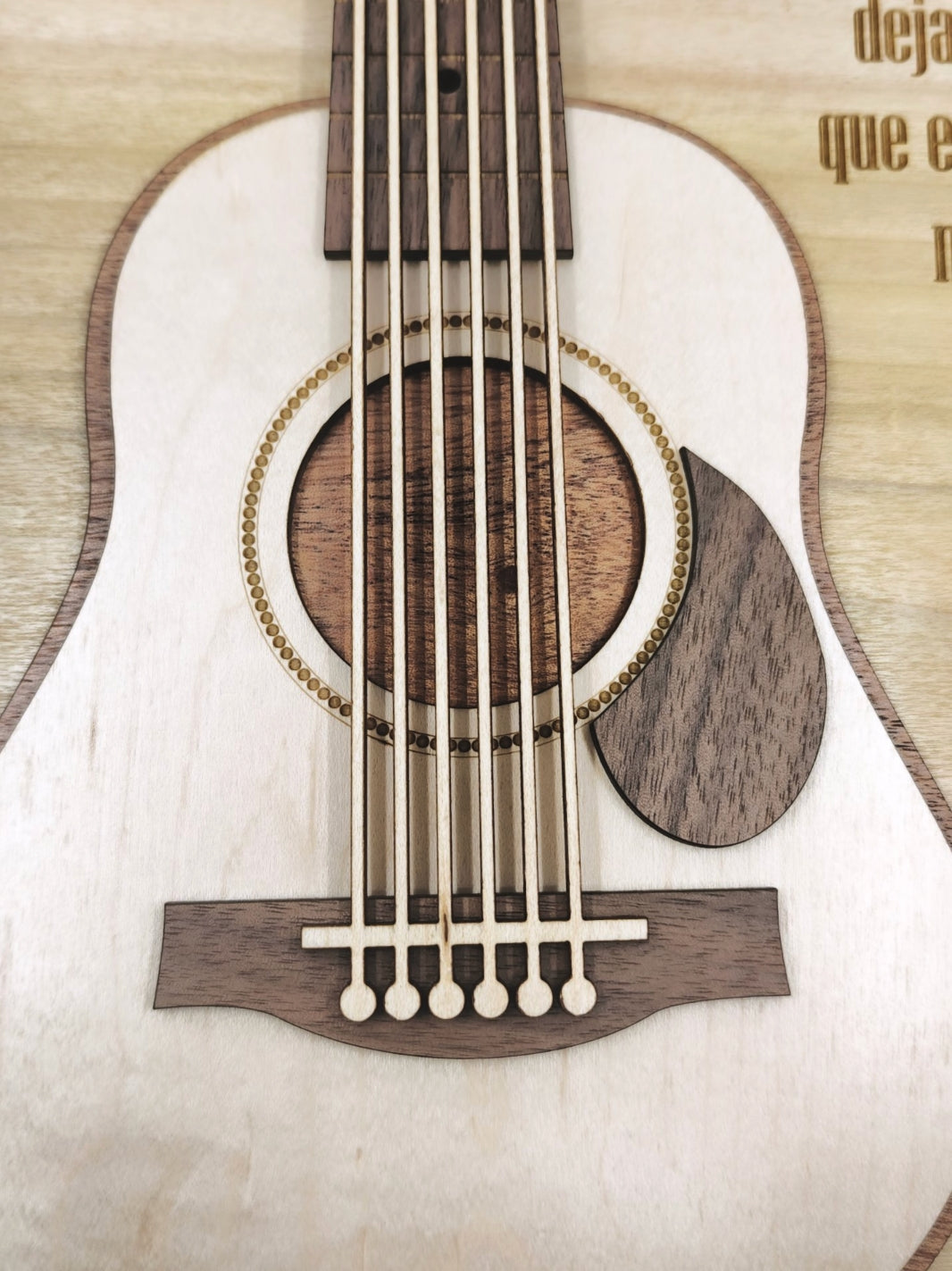 Cuadro Decorativo de Guitarra – 8" x 10"