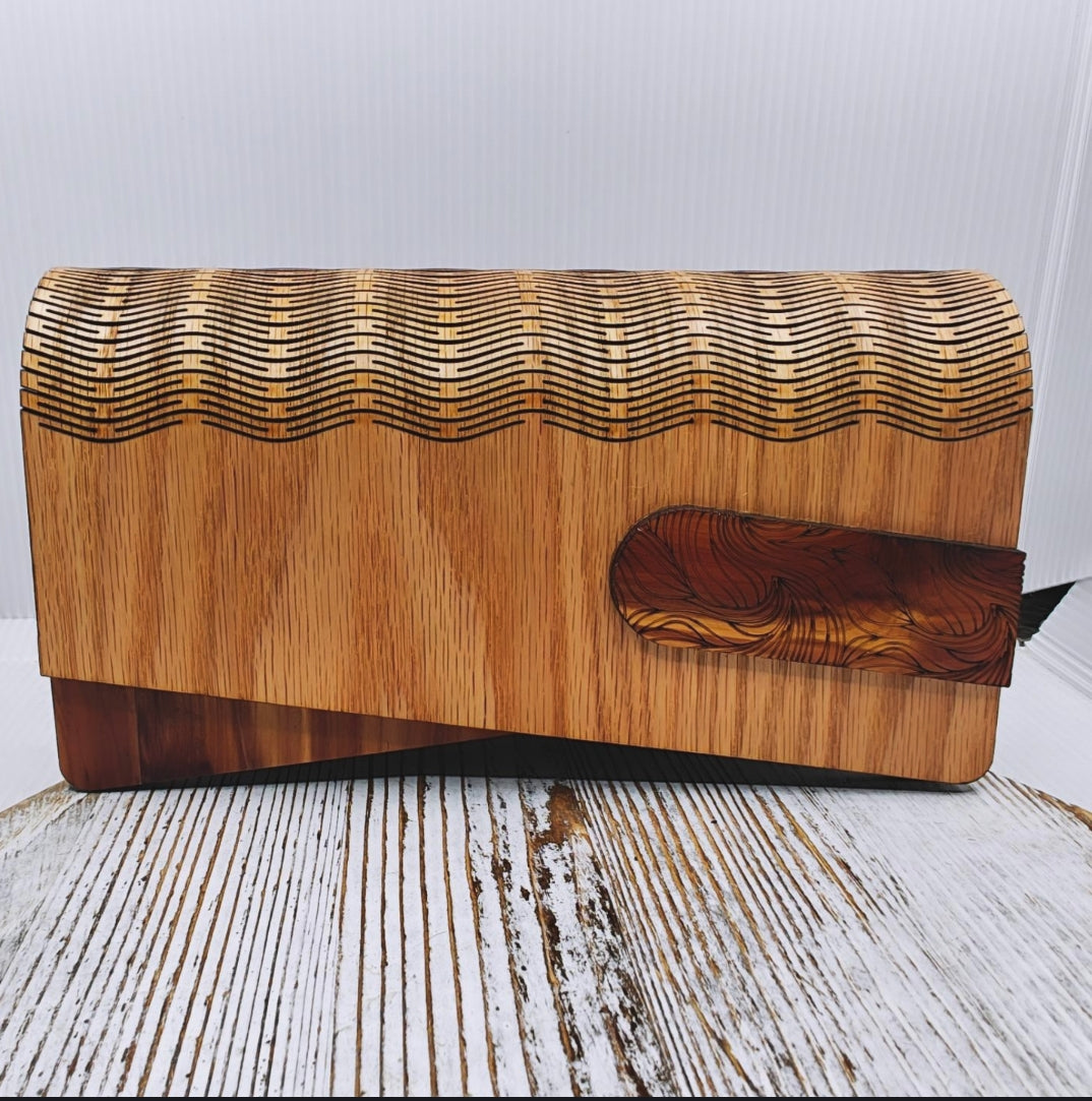 "Clutch Marea, cartera de madera de roble y cedro hecha a mano en Puerto Rico"