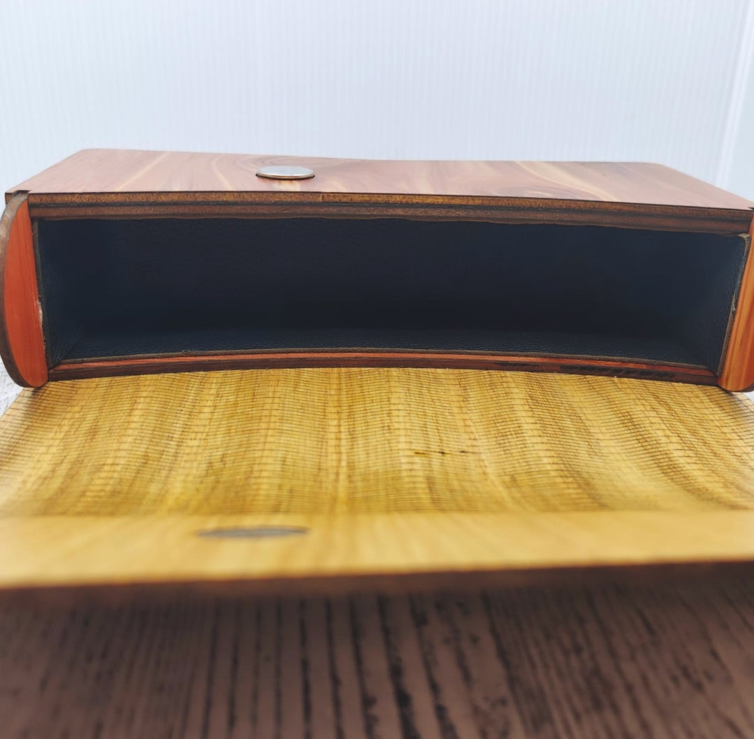 "Clutch Marea, cartera de madera de roble y cedro hecha a mano en Puerto Rico"