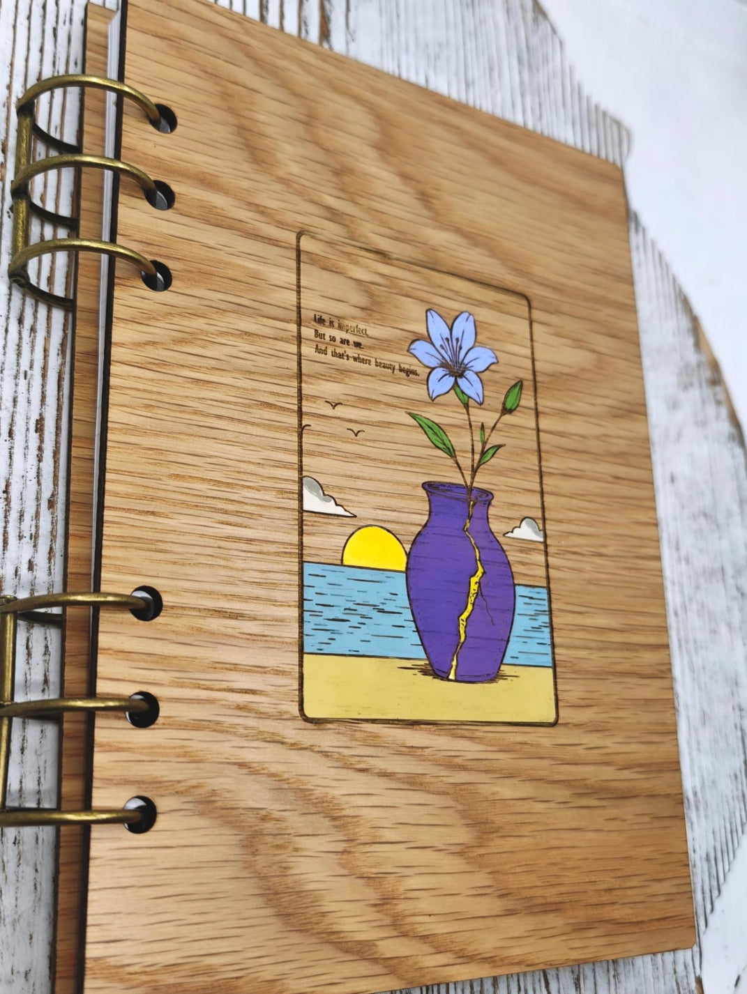 Libreta A5 de madera rellenable con diseño Kintsugi pintado a mano
