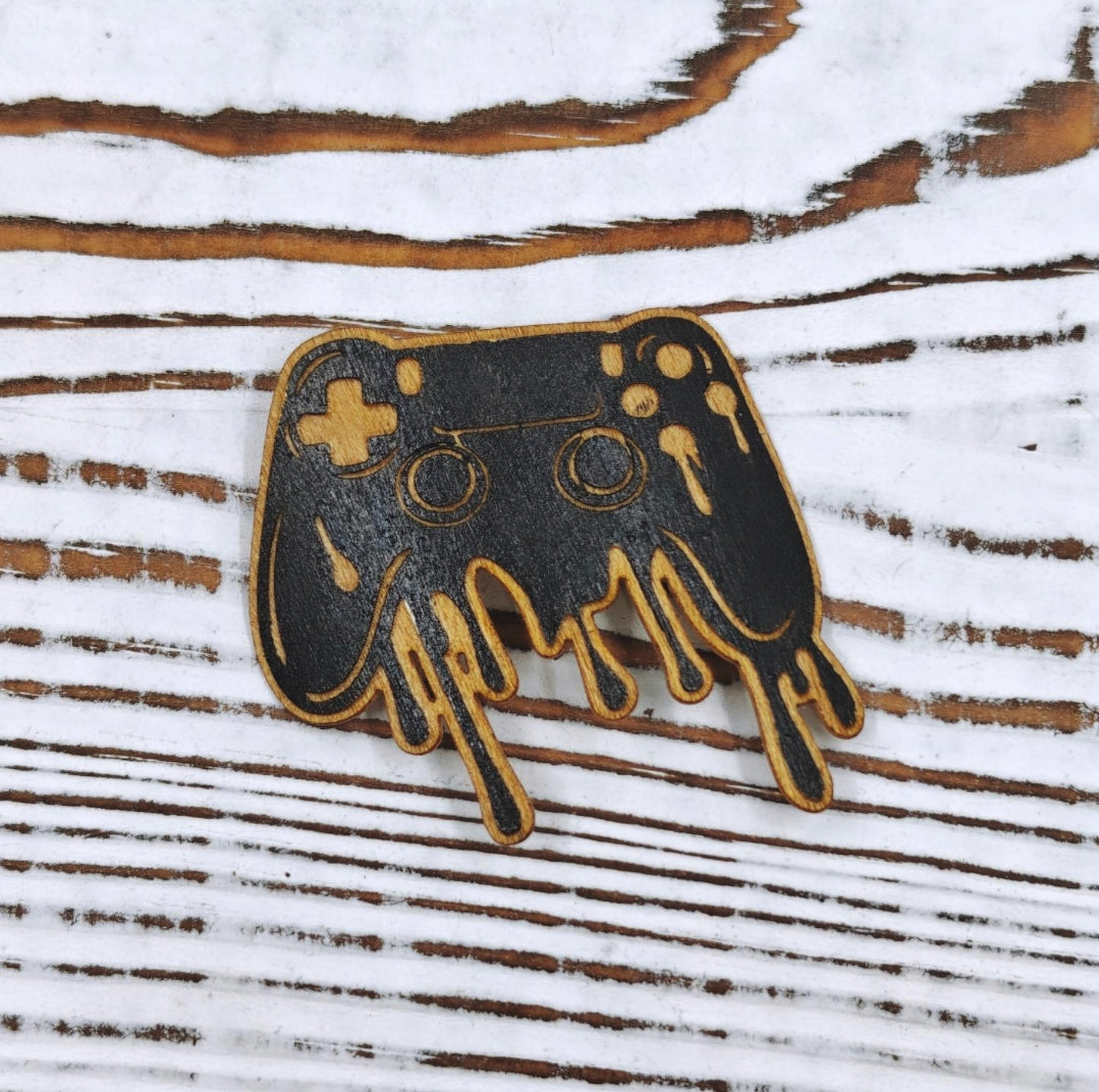 Sticker de madera de arce con diseño de control gamer y acabado negro, resistente al agua y flexible.