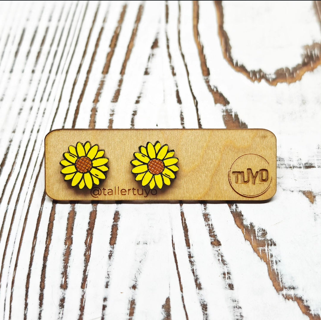 Pantallas dormilonas de girasol hechas en madera y pintadas a mano.