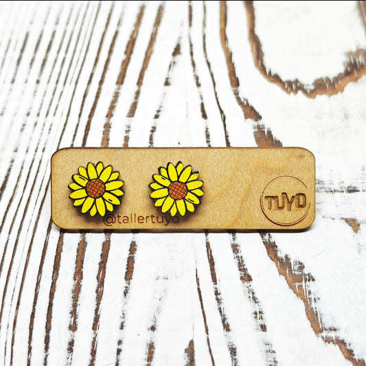 Pantallas dormilonas de girasol hechas en madera y pintadas a mano.